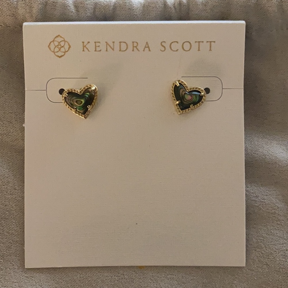 Kendra Scott Ari heart earrings